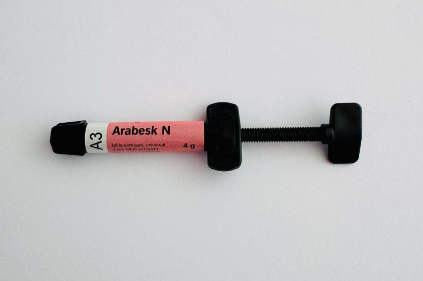 Arabesk N Kompozit Dolgu Tek Tüp 4gr. - 4